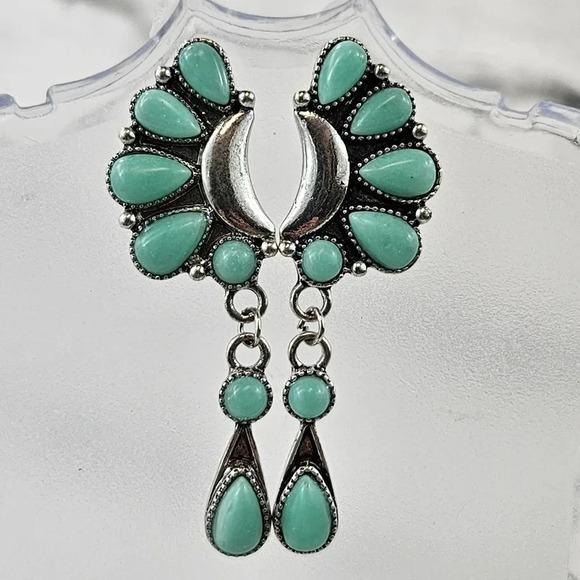 Boho Flare Women’s Small Delicate Earring Set14 - Picture 5 of 6